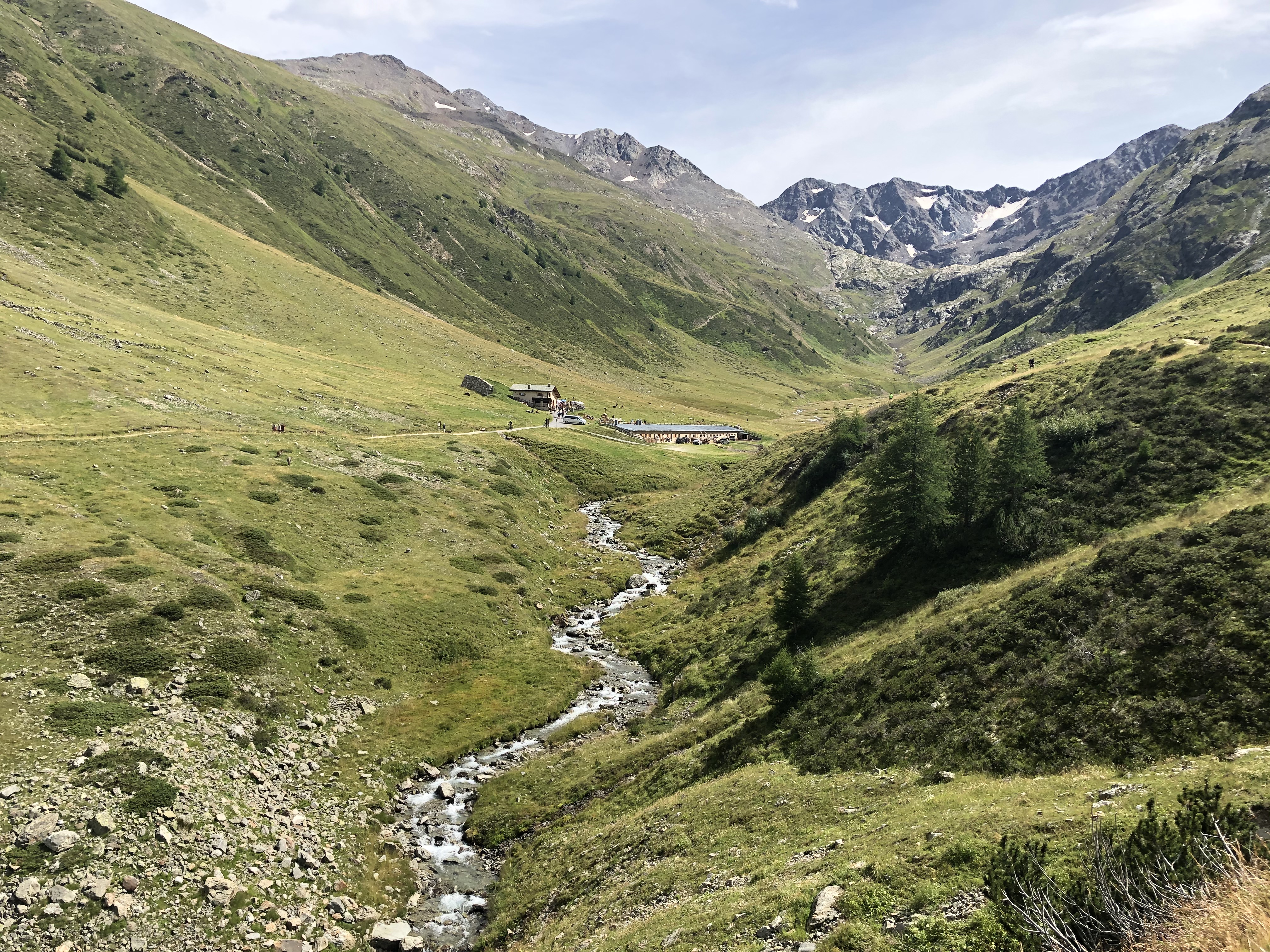 In lontananza l'Agriturismo Alpe Mine